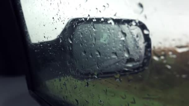 Rétroviseur d'aile de voiture le jour de pluie — Video