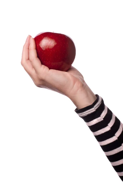 Γυναίκα που κρατά βιολογικό κόκκινο μήλο νόστιμα — Φωτογραφία Αρχείου