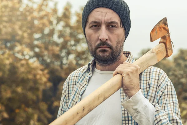 Jistý dřevorubec se sekyrou — Stock fotografie