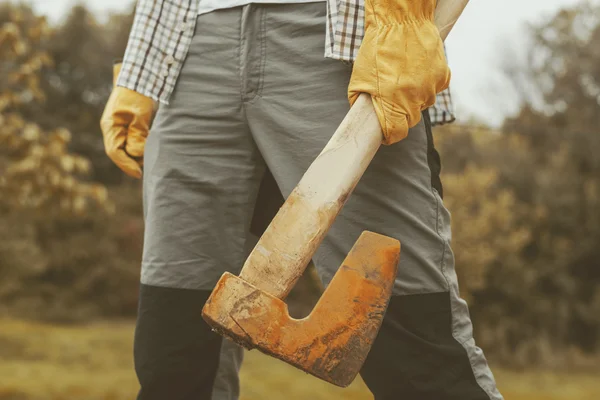 Confident lumberjack with axe — Stock Photo, Image