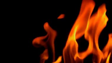 yanan ateşin alevleri
