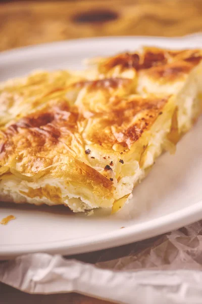 Burek，传统的巴尔干菜 — 图库照片