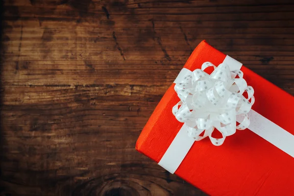 Birthday gift on wooden table — Stock Photo, Image