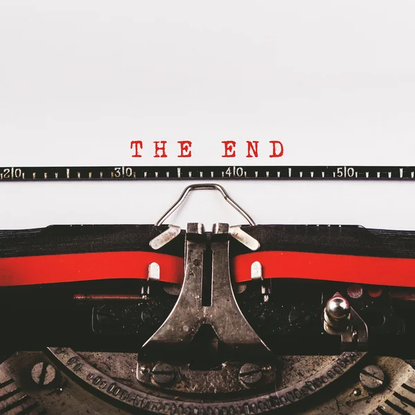 The end text on old typewriter — Zdjęcie stockowe