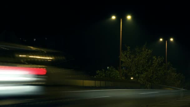 Stadtverkehr in der Nacht — Stockvideo