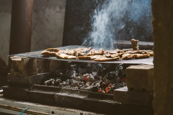 Pork meat chops on barbecue — 图库照片