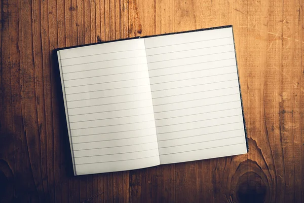 Cuaderno abierto con páginas en blanco — Foto de Stock