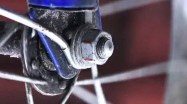 Bisiklet tekerleği iplik