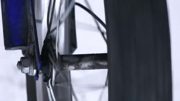 Ruota bicicletta filatura — Video Stock