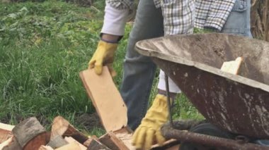 Adam el arabası kesme yakacak odun günlükleri ile yükleme