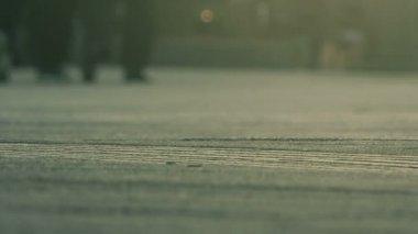 Tanınmayan bir grup olarak şehir cadde kalabalık insan