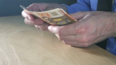 50 euro banknot sayma işadamı