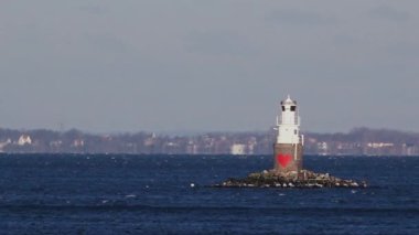 Denizdeki deniz feneri