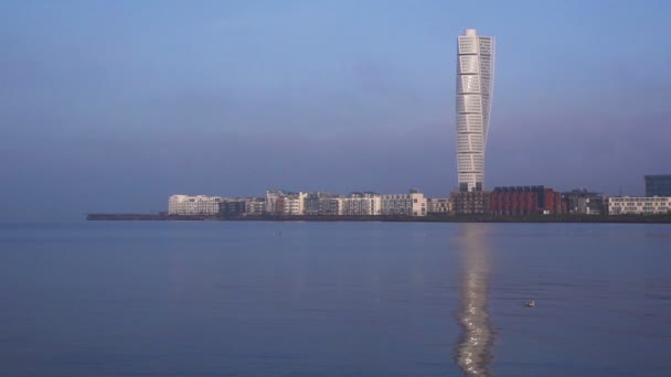 Malmö stadsbild över havet — Stockvideo