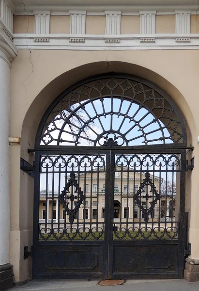 Portão do Palácio de Yusupov no Rio Fontanka, São Petersburgo — Fotografia de Stock