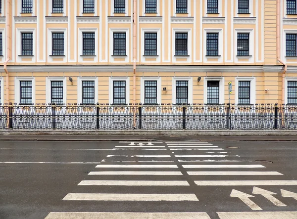 St. Petersburg papier młyn Goznak, wyprawy były zbierane rządowych papierów wartościowych na rzece Fontanka — Zdjęcie stockowe