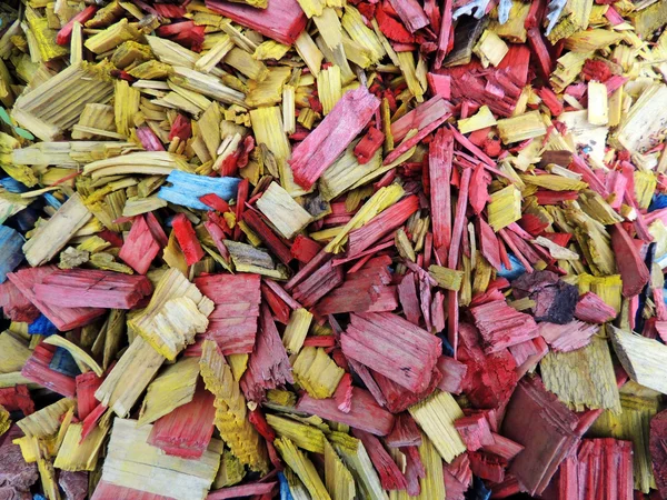 Decorative mulch of wood chips — Stock Photo, Image