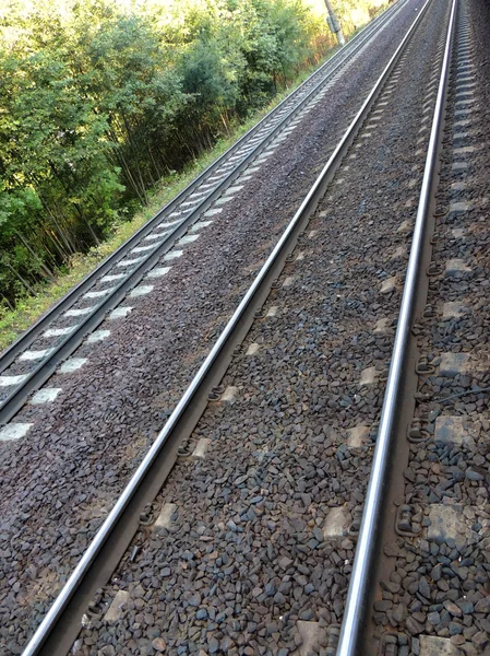 Plataforma ferroviária e carris — Fotografia de Stock