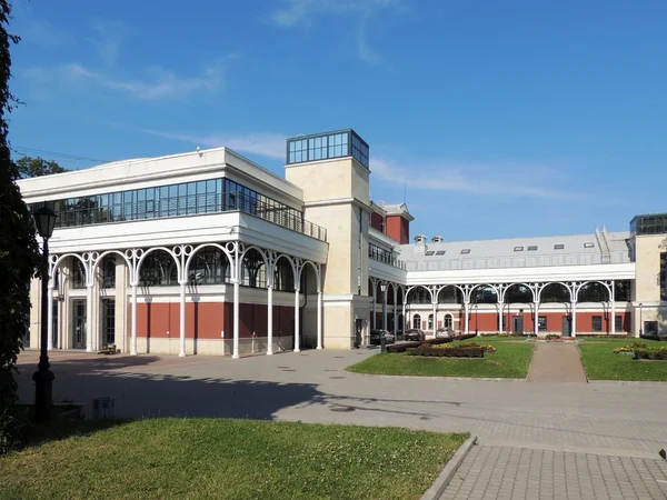 Neubau des Jugendtheaters auf Fontanka. St. petersburg — Stockfoto