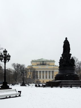 Kar yağışı Ostrovsky Meydanı, St Petersburg