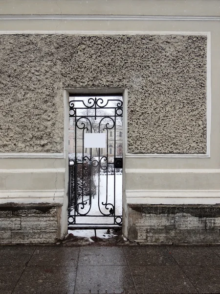 Brána do zahrady Anichkov paláce. St. Petersburg — Stock fotografie