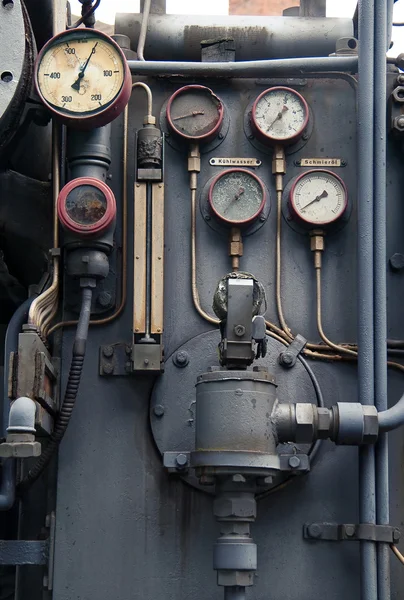 Anciennes jauges de moteur à vapeur — Photo