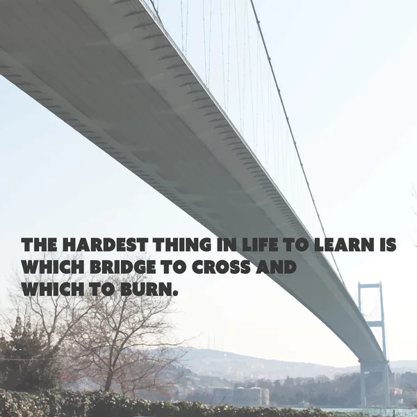 Cita inspiradora - Lo más difícil de aprender en la vida es qué puente cruzar y cuál quemar - Sabiduría en el fondo de la imagen del puente trazado — Archivo Imágenes Vectoriales