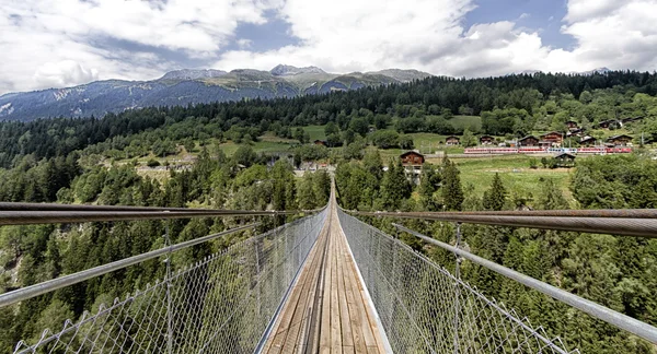 Pont suspendu Ernen Goms överbrygga Schweiz — Stockfoto