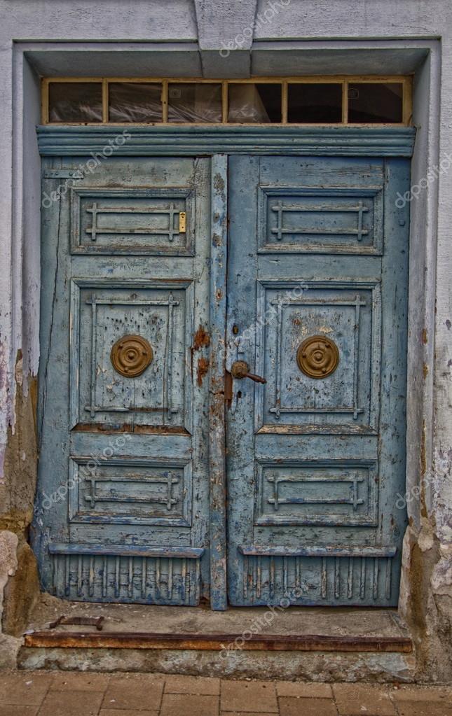 Blaue und braune Holztür — Stockfoto © mariephotos #122263352