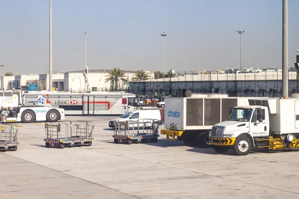 UBAI, Emiratos Árabes Unidos - 27 de febrero de 2014: Aeródromos en el Aeropuerto Internacional de Dubái —  Fotos de Stock