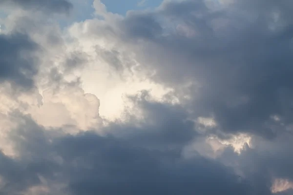 Stormmoln vid solnedgången — Stockfoto