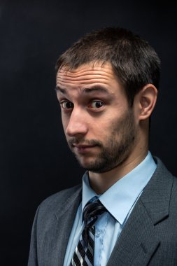 sürpriz sakallı işadamı