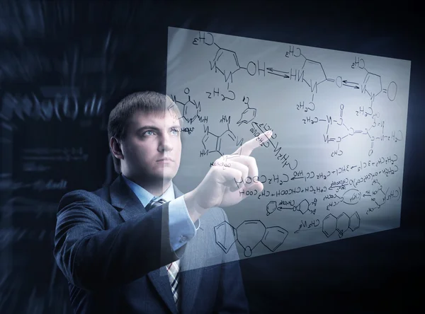 Empresario trabajando con la tabla de química —  Fotos de Stock