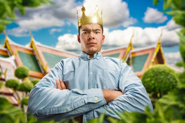 Powerful man wearing crown — Stock Photo, Image