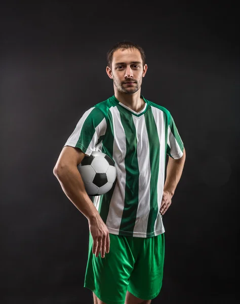 Jogador de futebol com bola — Fotografia de Stock