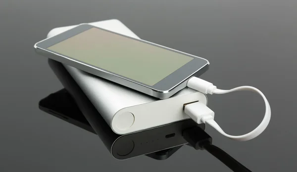 External power and smartphone — Stock Photo, Image