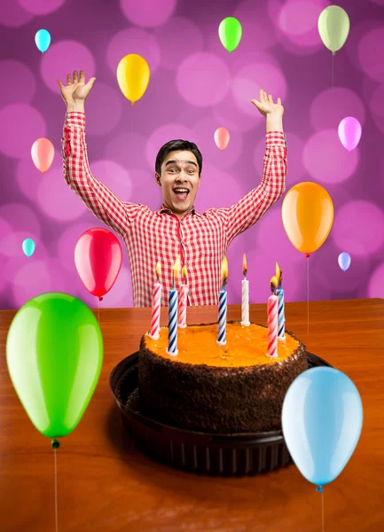 Hombre celebrando cumpleaños —  Fotos de Stock