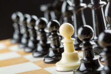 Beyaz Siyah satranç piyon