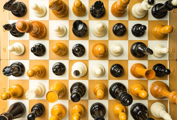 Vista para cima de figuras de xadrez — Fotografia de Stock