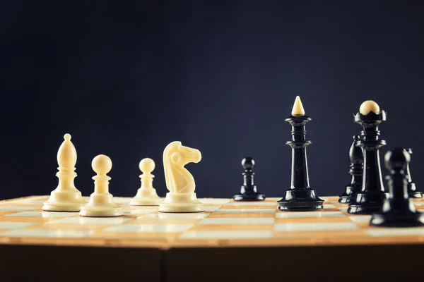 Figuras de xadrez no quadro — Fotografia de Stock