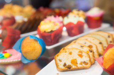 Üzümlü dilimli topuz 