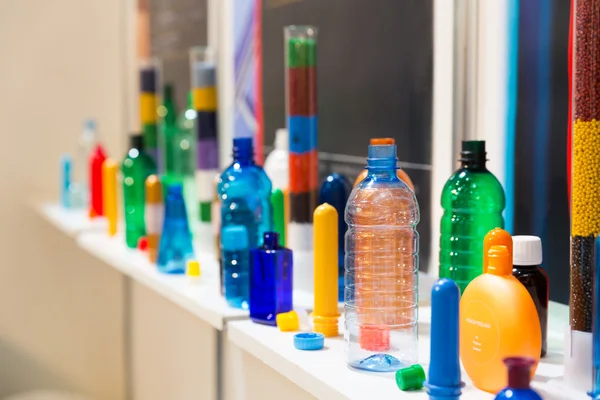 Diferentes botellas de plástico —  Fotos de Stock
