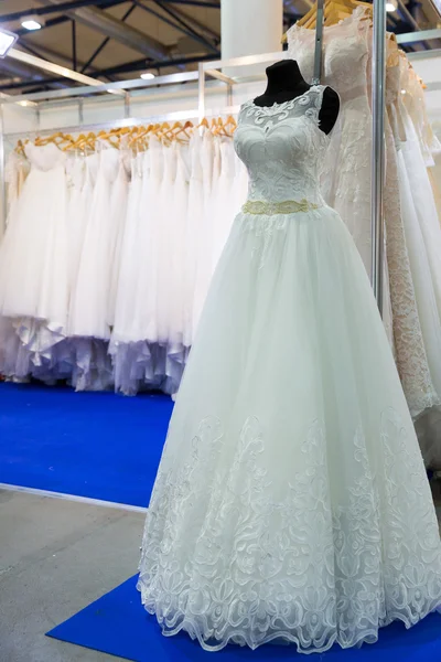 Gelinlik manken üzerinde