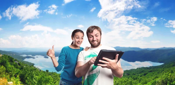 Couple playing with tablet — Stock Photo, Image