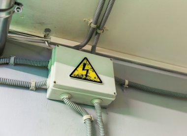 Elektrik uyarı kutusu