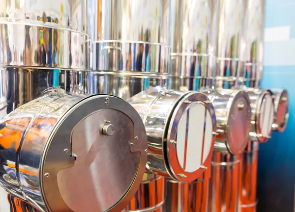 Industriële schoorstenen en ventilatie pijpen — Stockfoto