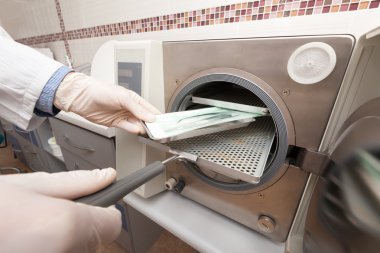 Dişçi çalışırken