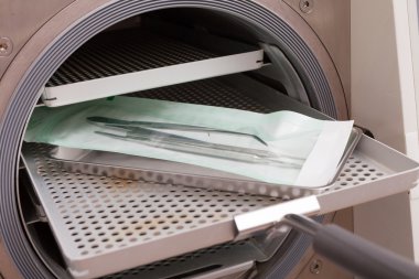 Dişçi çalışırken