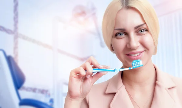 Woman with tooth brush — Stock Photo, Image