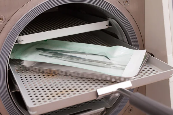 Dişçi çalışırken